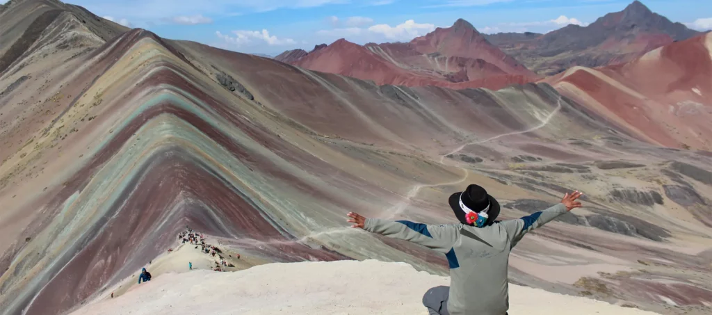 MONTAÑA DE ARCO IRIS – DÍA COMPLETO