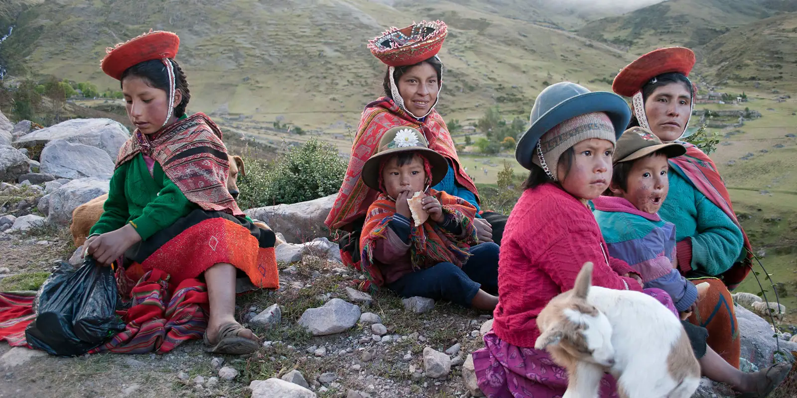 locals in lares trek