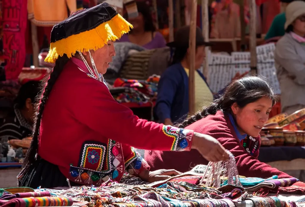 market of textiles in chinchero